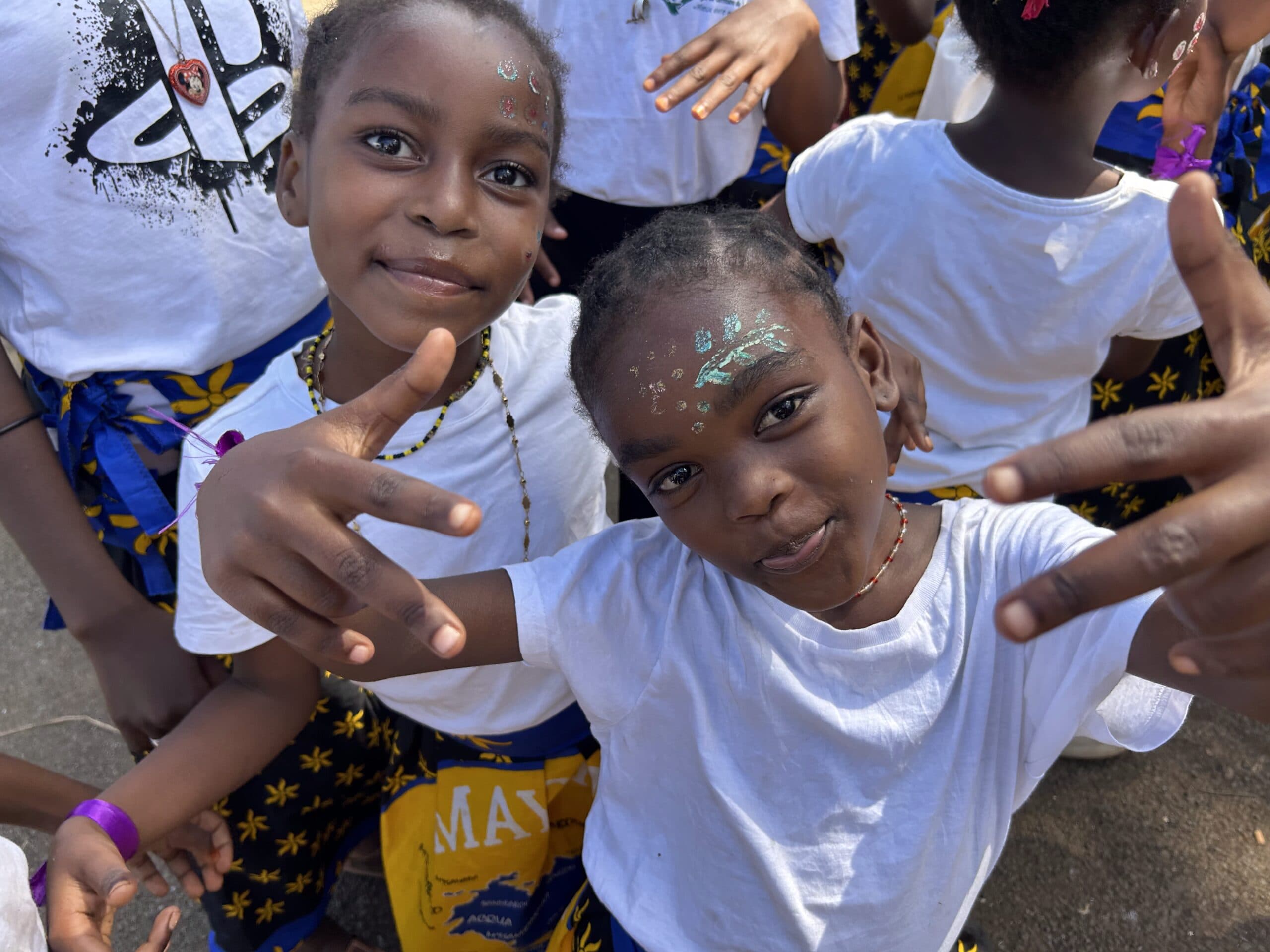 Enfants joyeux à Tsingoni
